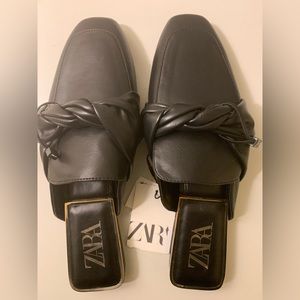 Brand new Women’s black Zara Mules size 38 (us size 7.5)